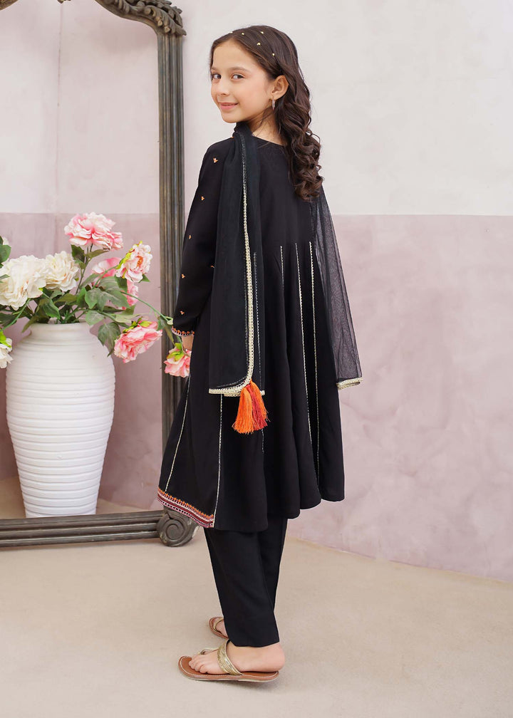 linen suits for women Pakistan