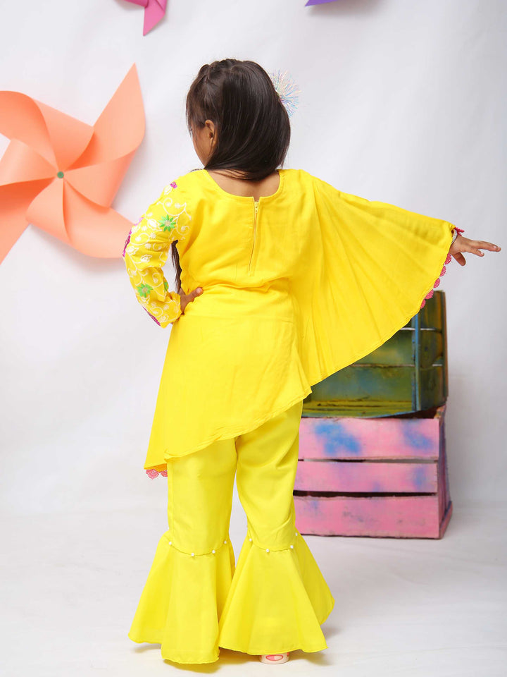 Kids wear Yellow Poncho